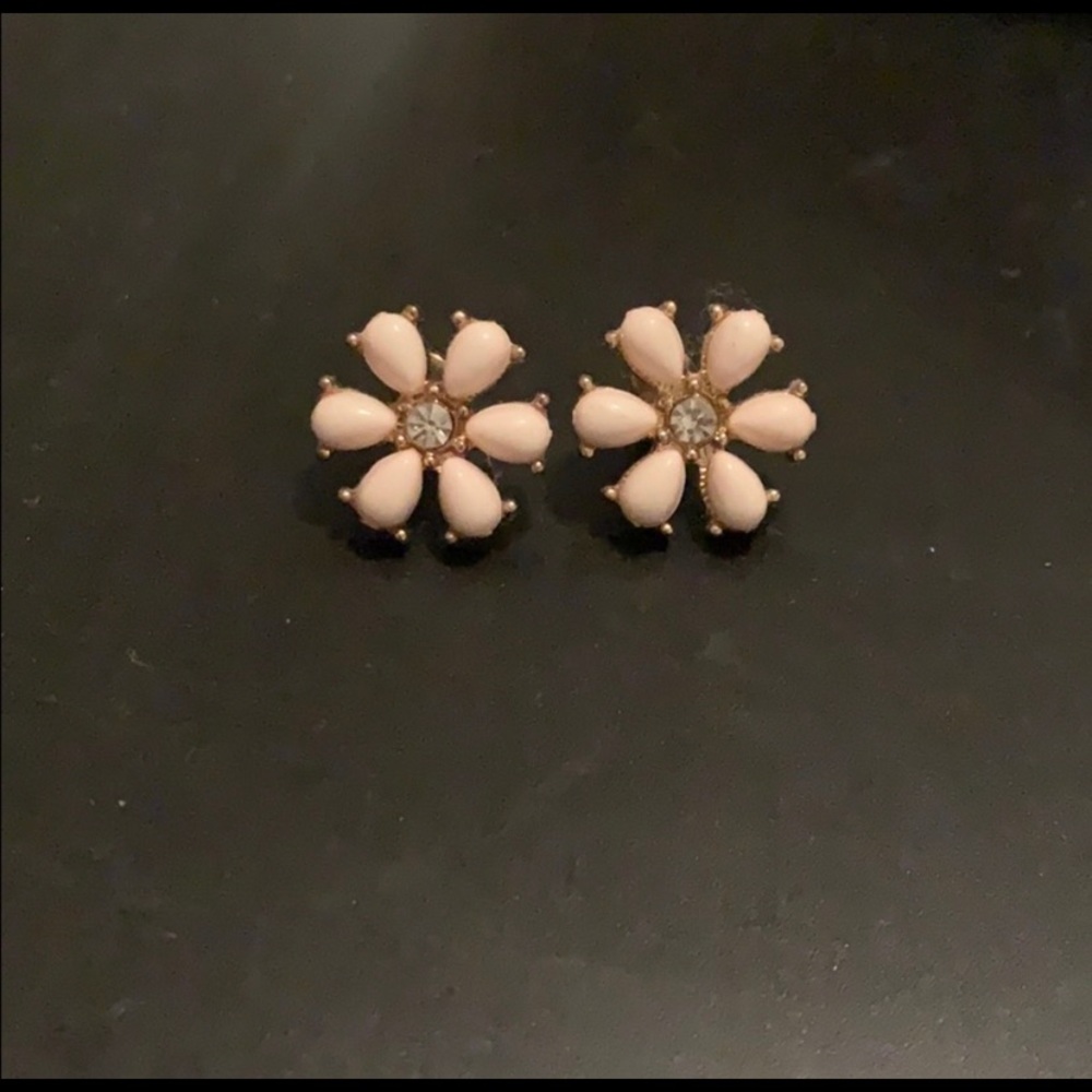 FOREVER 21 FLOWER STUDS 🌸🌸